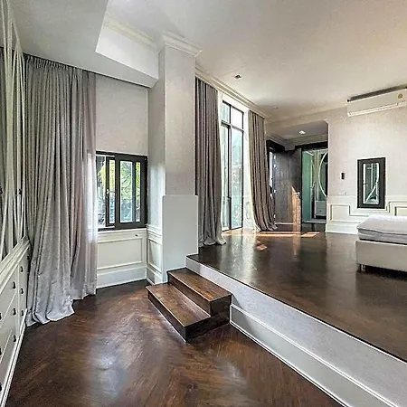 Breathtaking Oasis Pool Villa W/Jacuzzi In Ekkamai