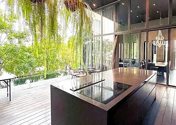 Breathtaking Oasis Pool W/jacuzzi In Ekkamai