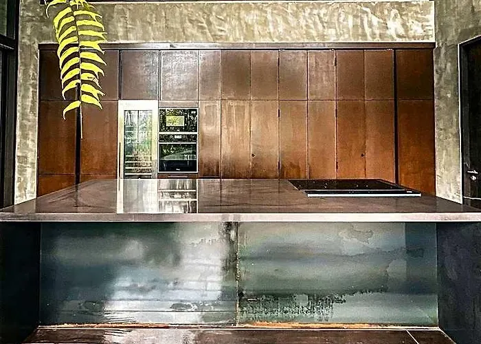 Breathtaking Oasis Pool W/jacuzzi In Ekkamai